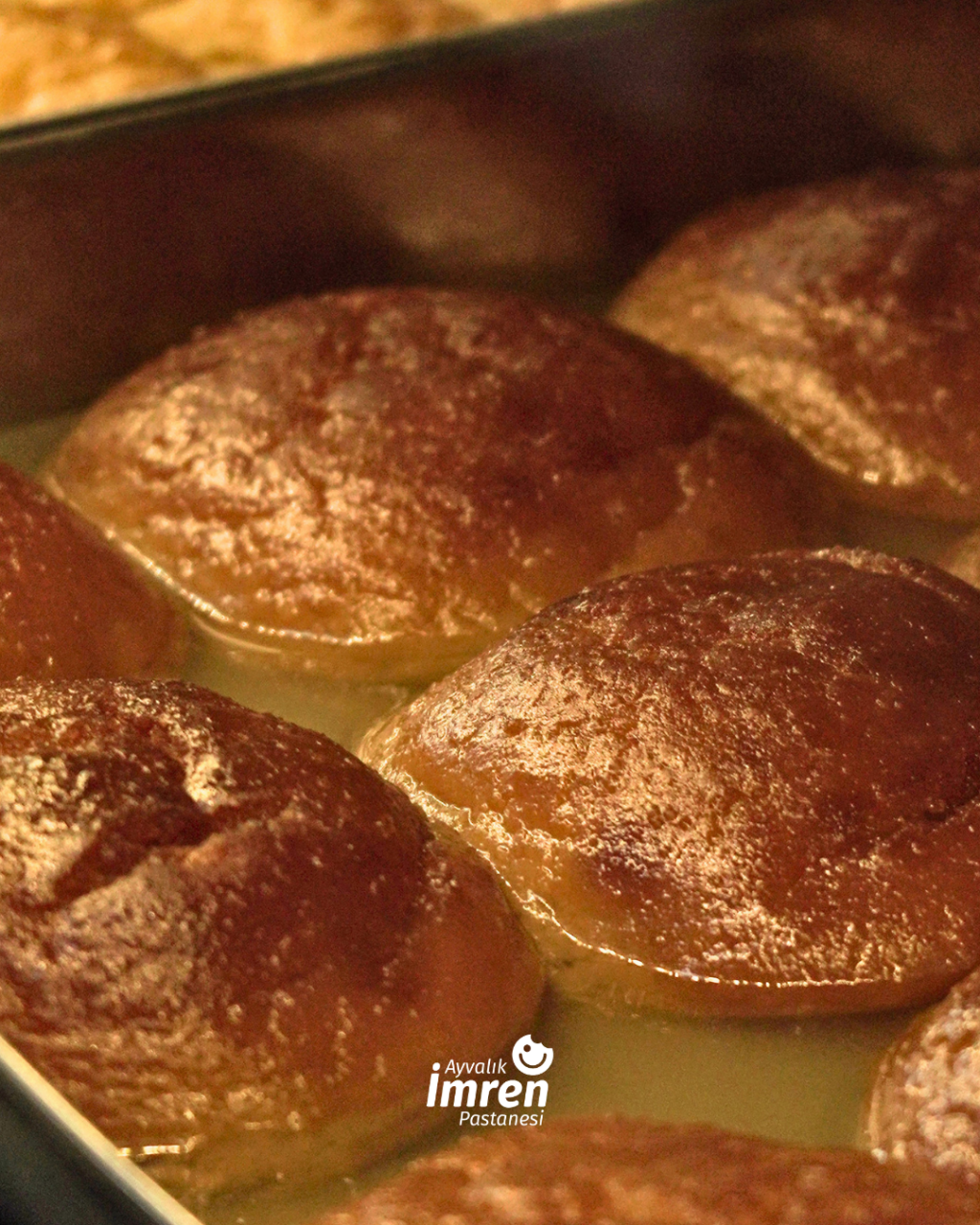 İmren Pastanesi ve Ayvalık’ın Efsane Lezzeti: Lor Tatlısı